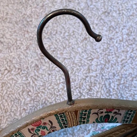 Vintage French (?) clothes hanger with pocket floral stripe - Picture 4 of 11